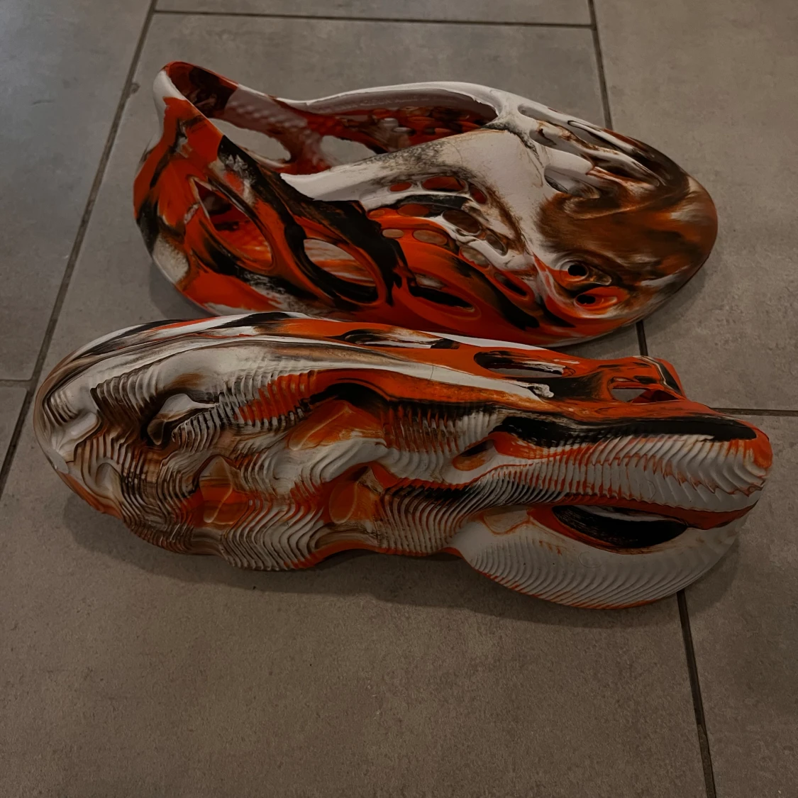 Yeezy Foamrunners - 90