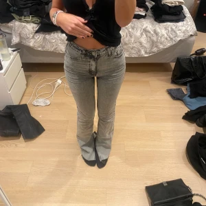 Jeans från zara - Jeans från zara i strl 34, jag är 1,68 lång!!💞 