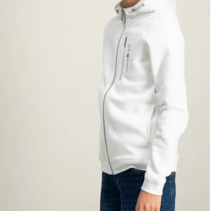 Zip up hoodie - Helt ny hoodie. Säljer den eftersom den inte kommer till användning.  