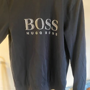 Hugo Boss tröja - Medium Använd sällan Bra skick En tunn tröja 