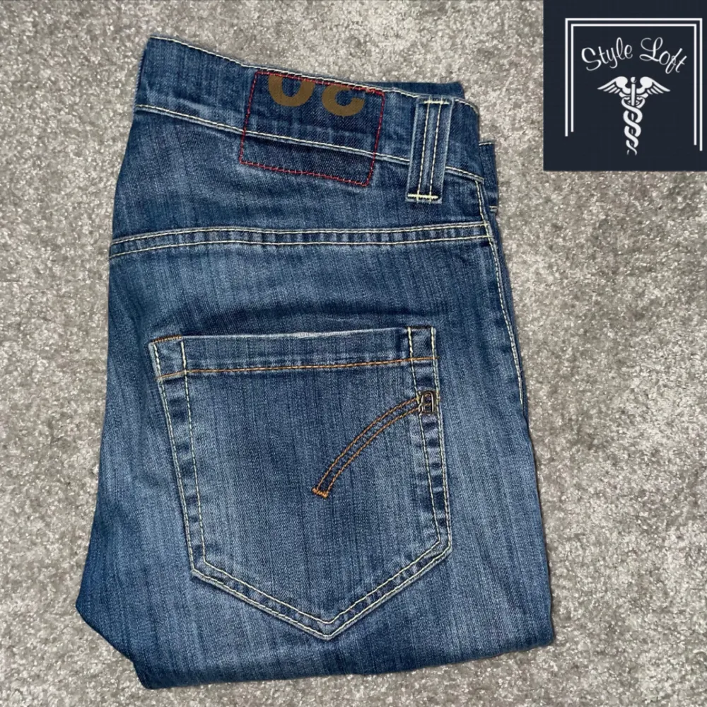 Här är ett par dondup jeans som passar perfekt till våren. Jeansen i bra skick. Skriv om ni har frågor. Jeans & Byxor.