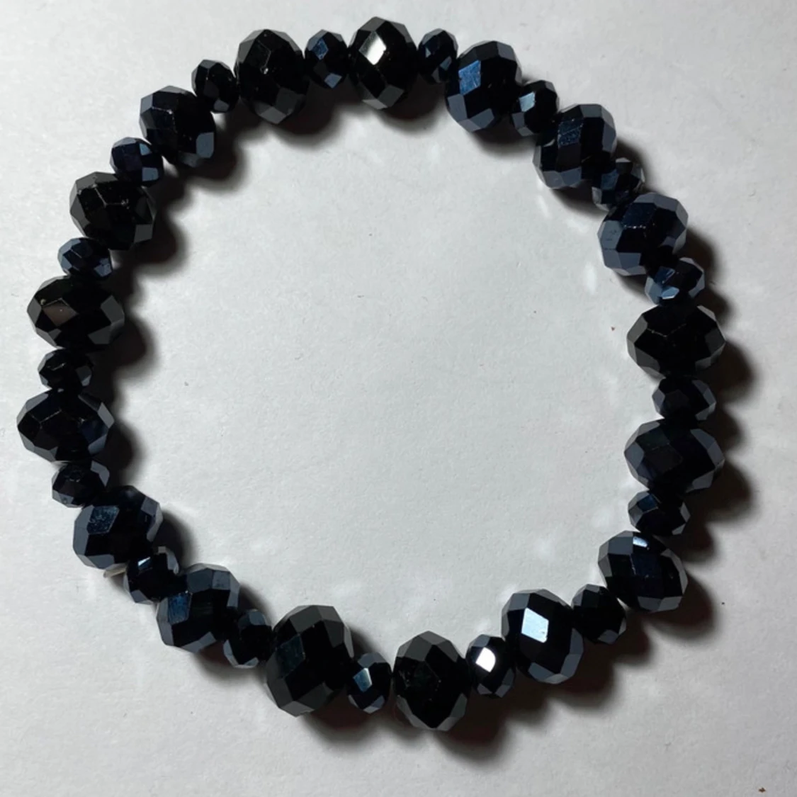 4 elastiska armband och ett par örhängen (en del nya) - 92