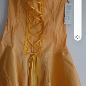 Ny klänning  - Helt nyt