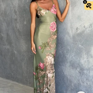 Tiger mist klänning - En supersnygg klänning från tiger mist som aldrig är använd. Prislapp kvar. Klänningens ordinariepris är 1050kr + frakt och tullavgift. Därav högt pris