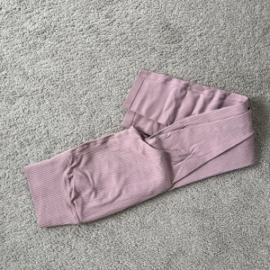 Träningsbyxor  - Säljer dessa från amin för att färgen inte passar mig så bra