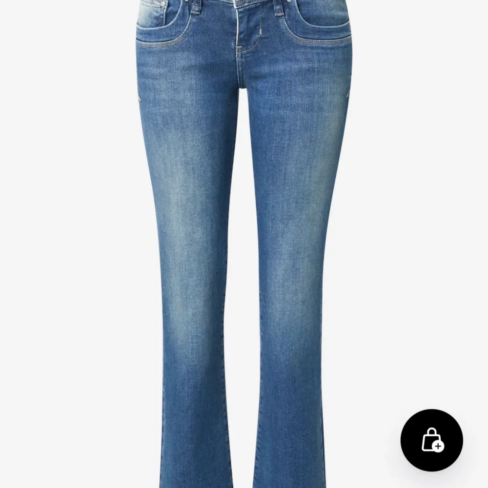 Intressekoll på mina helt oanvända Ltb jeans!! 🙌🏻Lapp sitter kvar och är endast testade. Midja 25 längd 32. Modell Valerie, skriv om ni undrar nått😊 pris kan även diskuteras❤️. Jeans & Byxor.