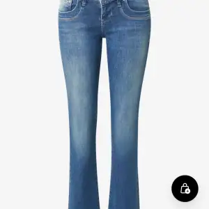 Intressekoll på mina helt oanvända Ltb jeans!! 🙌🏻Lapp sitter kvar och är endast testade. Midja 25 längd 32. Modell Valerie, skriv om ni undrar nått😊 pris kan även diskuteras❤️