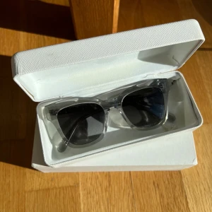 Grå chimis - Säljer nu mina jättefina gråa chimis i den gamla 07 modellen. Dom är i bra skick förutom att dom är lite uttöjda (från förra ägaren) Dom är köpta här på Plick förra året men är varsamt använda 💕