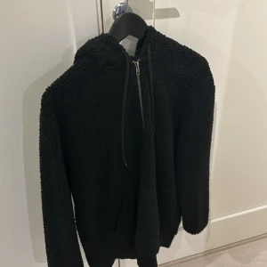 Fluffig hoodie - En fluffig hoodie från studio total