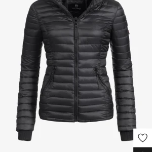 Vårjacka - Helt oanvänd jacka då den var för liten och för kall för vintern enligt mig  Nypris 808kr  Nu 600kr Du står för frakt