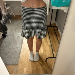 Rutig kjol - Jättefin kjol som är välanvänd men utan defekter! 