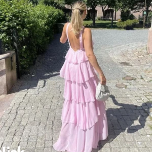 Felicia Wedin x Vero Moda - Säljer denna slutsålda klänning från Felicia wedins kollektion med Vero Moda i storlek M