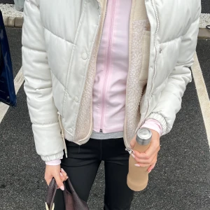 Jacka  - Jättefin😍🫶 från bershka