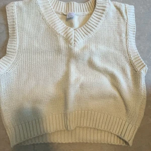 Sött stickad överdragskofta - Super sött åt dina barn