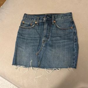 Levis jeanskjol - Fint skick! 