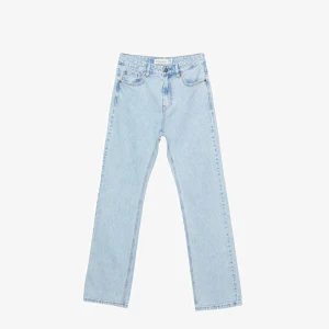 Stradivarius streight leg D98 - De kända jeansen från tiktok i färgen blue denim. Sitter fint och har bra stretch. Är dock små i storleken skulle säga att 38 sitter mer som en 36! Använda 2-3 gånger. 