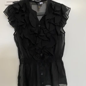 Svart volang blus  - Svart volang blus 