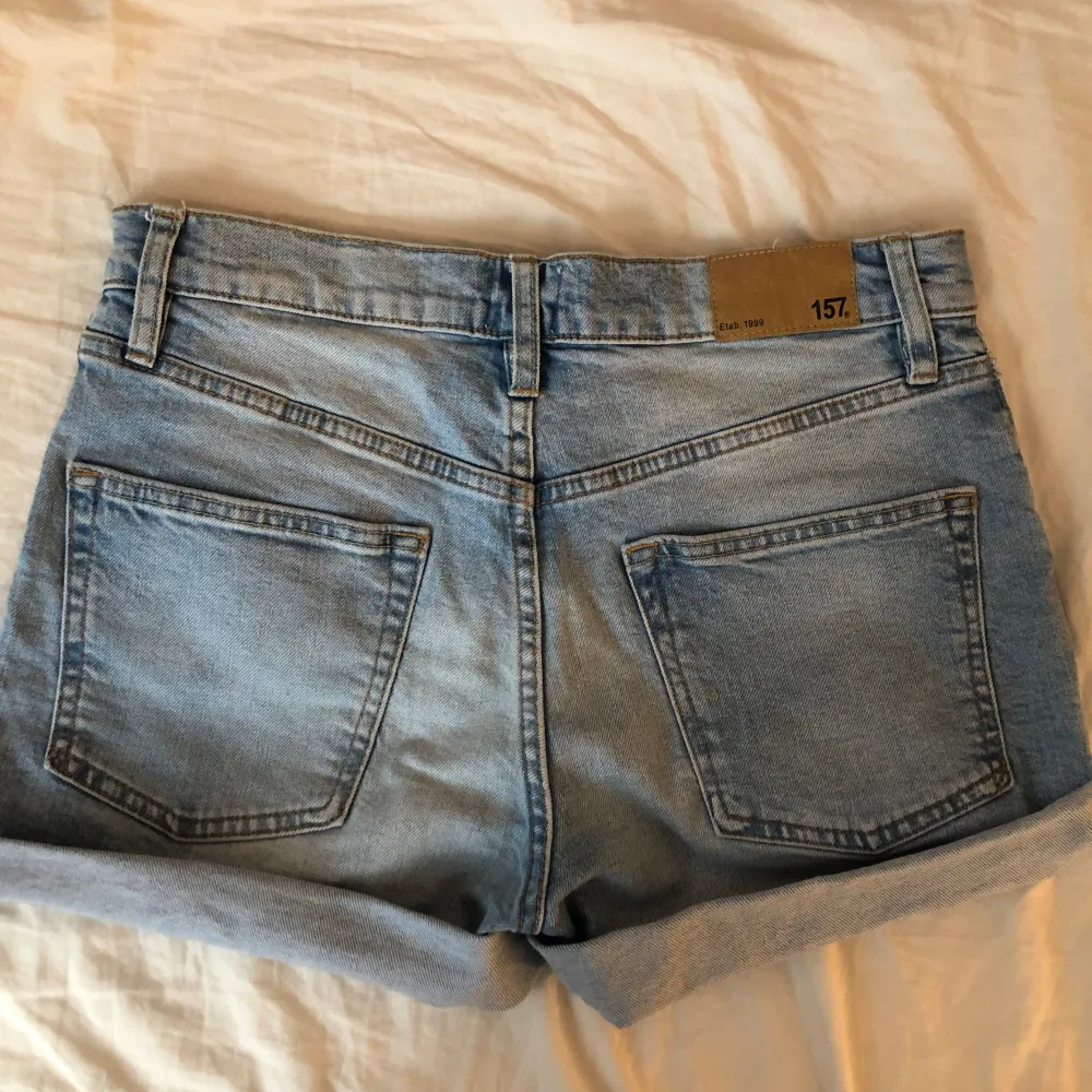 Vanliga jeansshorts från Lager 157. Shorts.