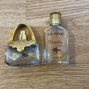 Helt nya parfymer kp för pris säljer för jag inte använder dem luktar super gott men har massa andra parfymer att använda och måste samla ihop pengar för ska resa utomlands o Behlver pengar så jag kan köpa saker där❤️❤️❤️