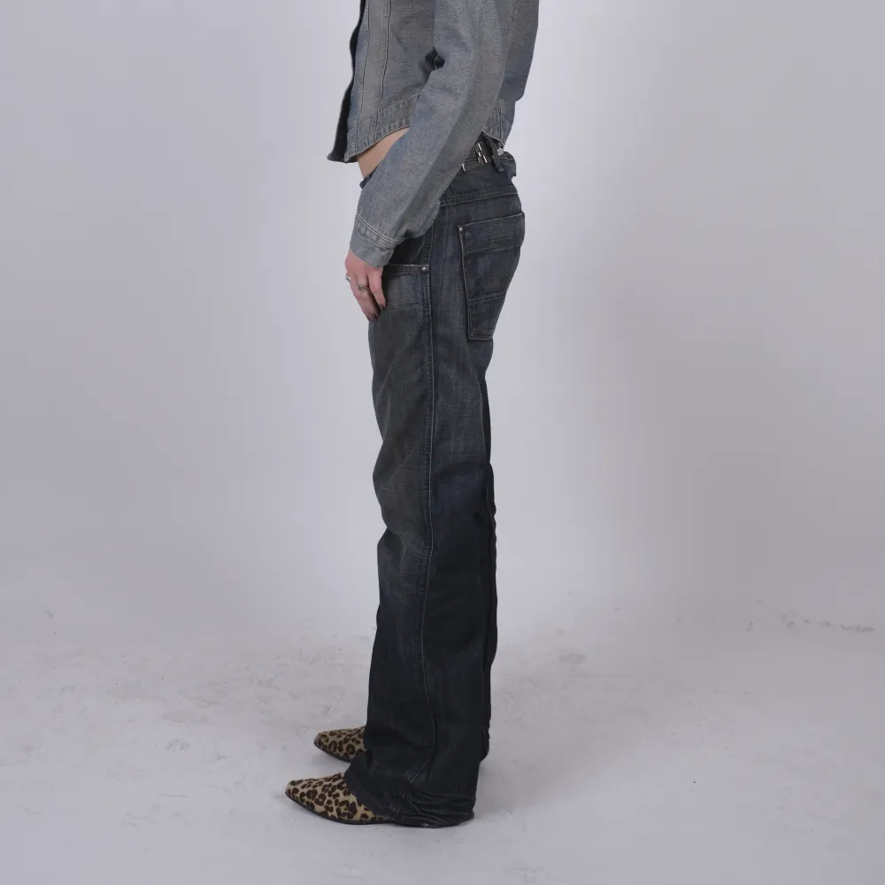 Midjemått  83cm, Innerbenslängd 82. Jeans & Byxor.