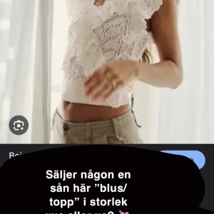 Säljer någon? - Hej! Finns de någon här som säljer en sån här ”blus/topp” i storlek xxs eller xs? 💘 (Om du inte vill sälja så kan jag även byta den mot något) 💘💘