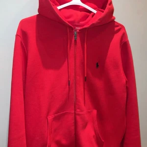 Polo Ralph Lauren zip hoodie - Nyskick, inte kommit till användning. Som ny. Har kvitto.