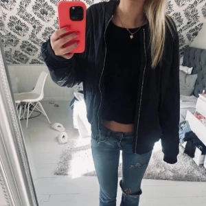 Bomberjacka - Lånade bilder! Säljer då satt för stort på mig 🧡