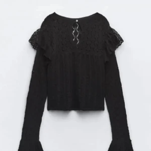 Virkad tröja - Virkad tröja från Zara, den är aldrig använd. 