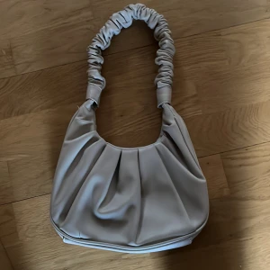 Väska - Beige/ljusrosa väska i fint skick👜