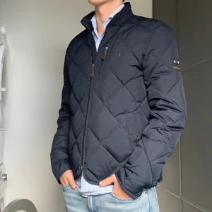 Morris down jacket - Morris Brooks down jacket Skick 9/10 använd Max 5 gånger ute Nypris 3000kr Navy Blue