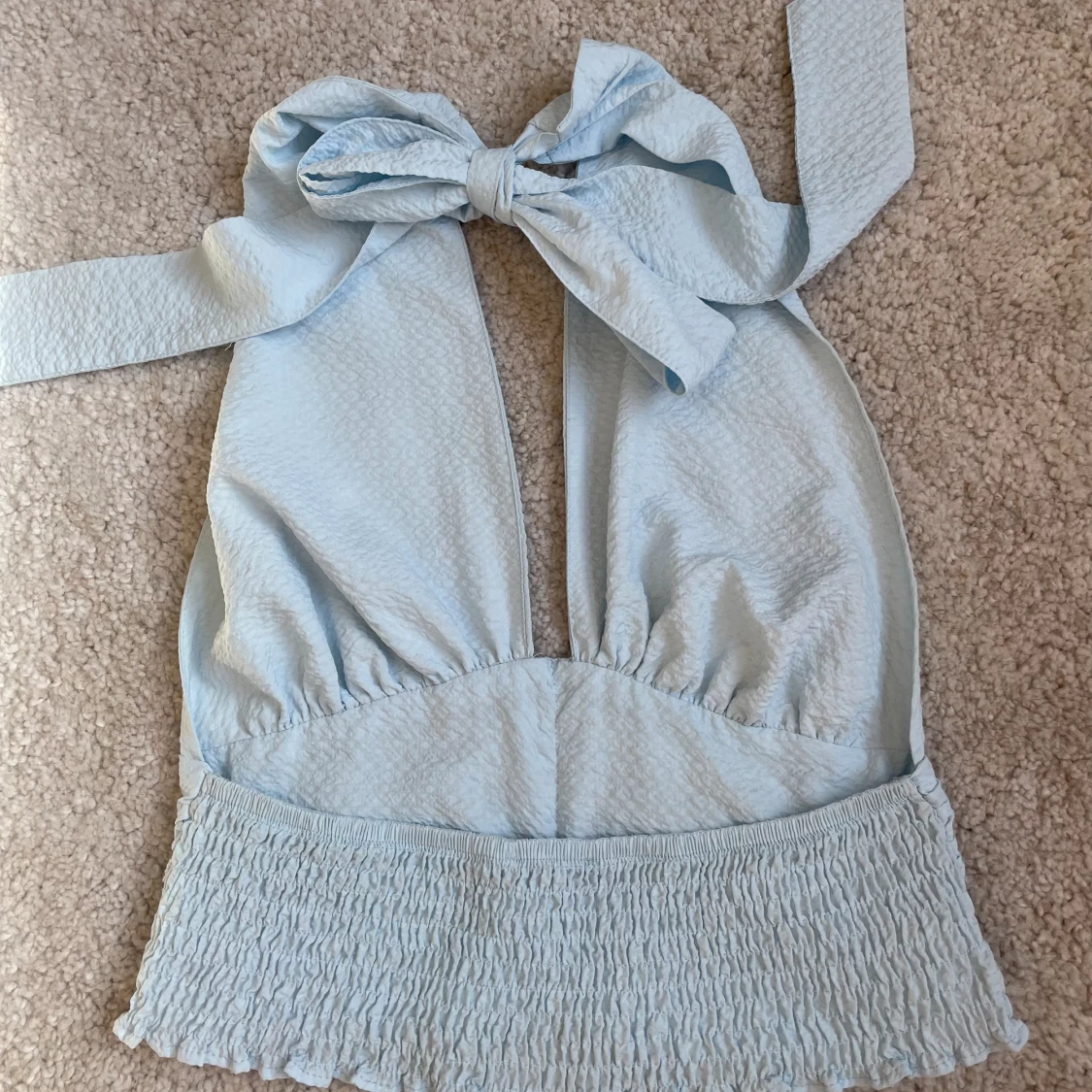 Festtopp med knyte i nacken - 90