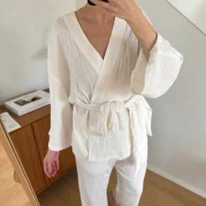 Set Lindex - Storlek S/M och byxorna storlek 36. Nypris 750kr för båda 