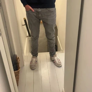 Nudie Jeans - Nudiejeans i nyskick, inget tecken på användning. Slimfit. Säljer för 500, köp direkt 400