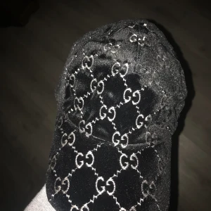 Gucci Velvet Cap - Adjustable Size. Svår att få tag i! Nyskick 😊