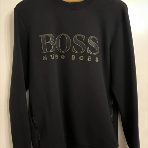 Hugo boss tröja - 9/10 Skick Är storlek M men fungerar även som S ifall du gillar lite pösigare passform 