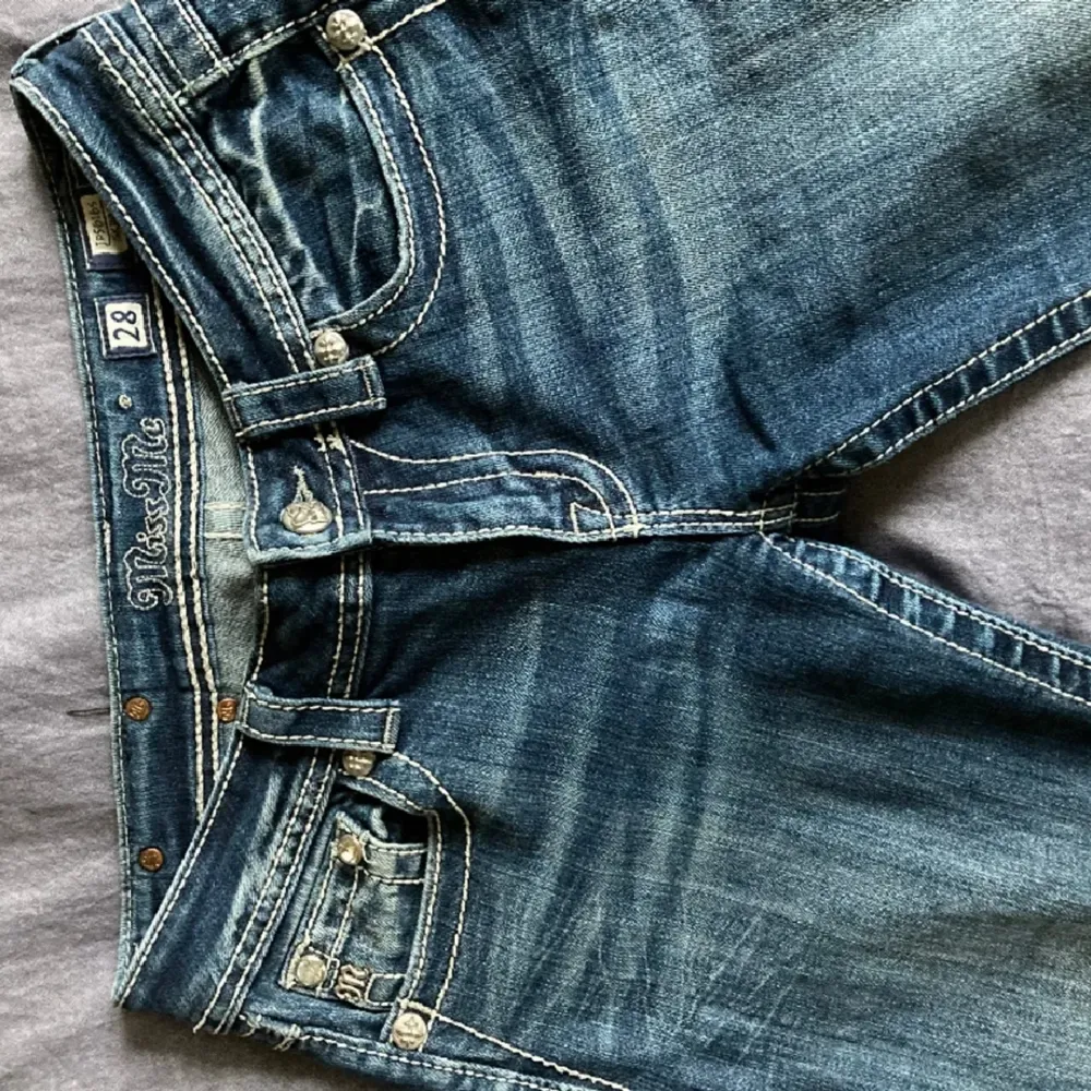 Om du är intresserad att köpa så får du åka till Södertälje för att hämta jeansen och jag tar bara emot kontant. Jeans & Byxor.