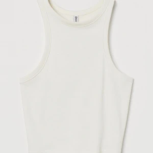Tank top - Säljer den för at den passar inte mig. Aldrig använt! Bra skick!