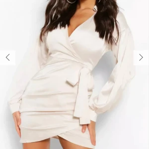 Klänning - Superfin klänning från boohoo, köpte från Plick men var tyvärr för liten för mig. 