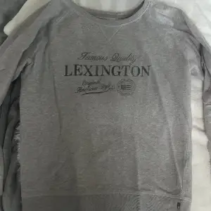 grå lexington tröja i storlek S använt fåtal gånger i fint skick