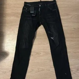 Helt nya dsquared2 jeans svarta storlek 50