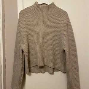 Stickad tröja - Stickad tröja