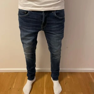 Tiger of Sweden jeans. - Hej, säljer dessa asfeta tiger of sweden jeans då de ej kommer till användning. Skicket på jeansen är 9/10 och de har inga defekter😊