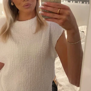 Zara topp - Vit topp från zara🤍 använd en gång