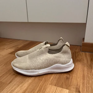 Skor  - Använda ett fåtal gånger  Som nya 