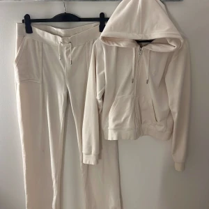 Juice couture  - Säljer mitt juice couture sett då det inte används ingen prislapp kvar därav priset💞