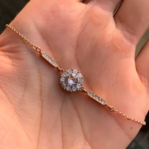 Armband Lily & Rose - Roséfärgat armband från märket Lily & Rose. Superfint skick! 