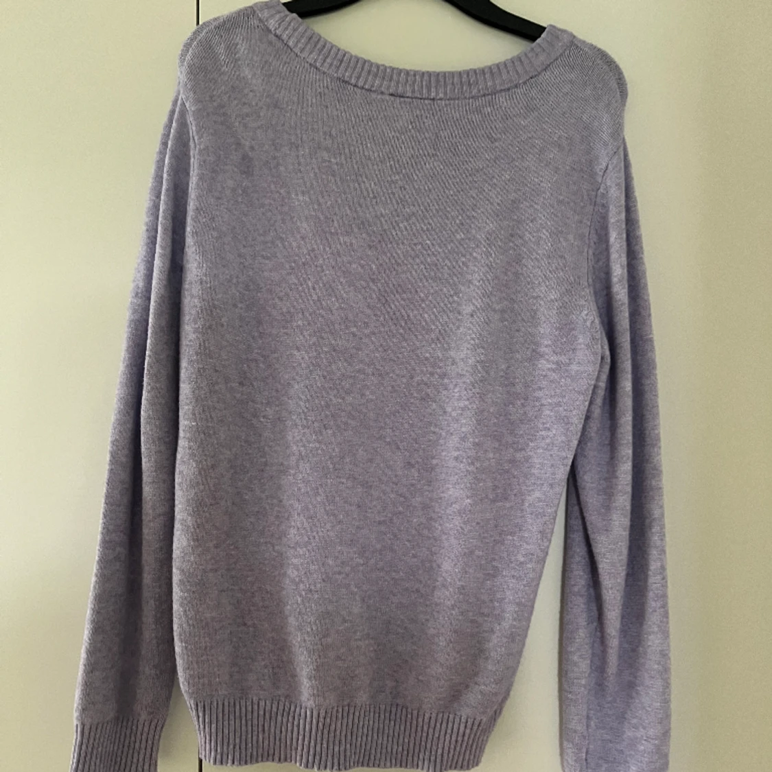 Ljus lila stickad tröja - 90