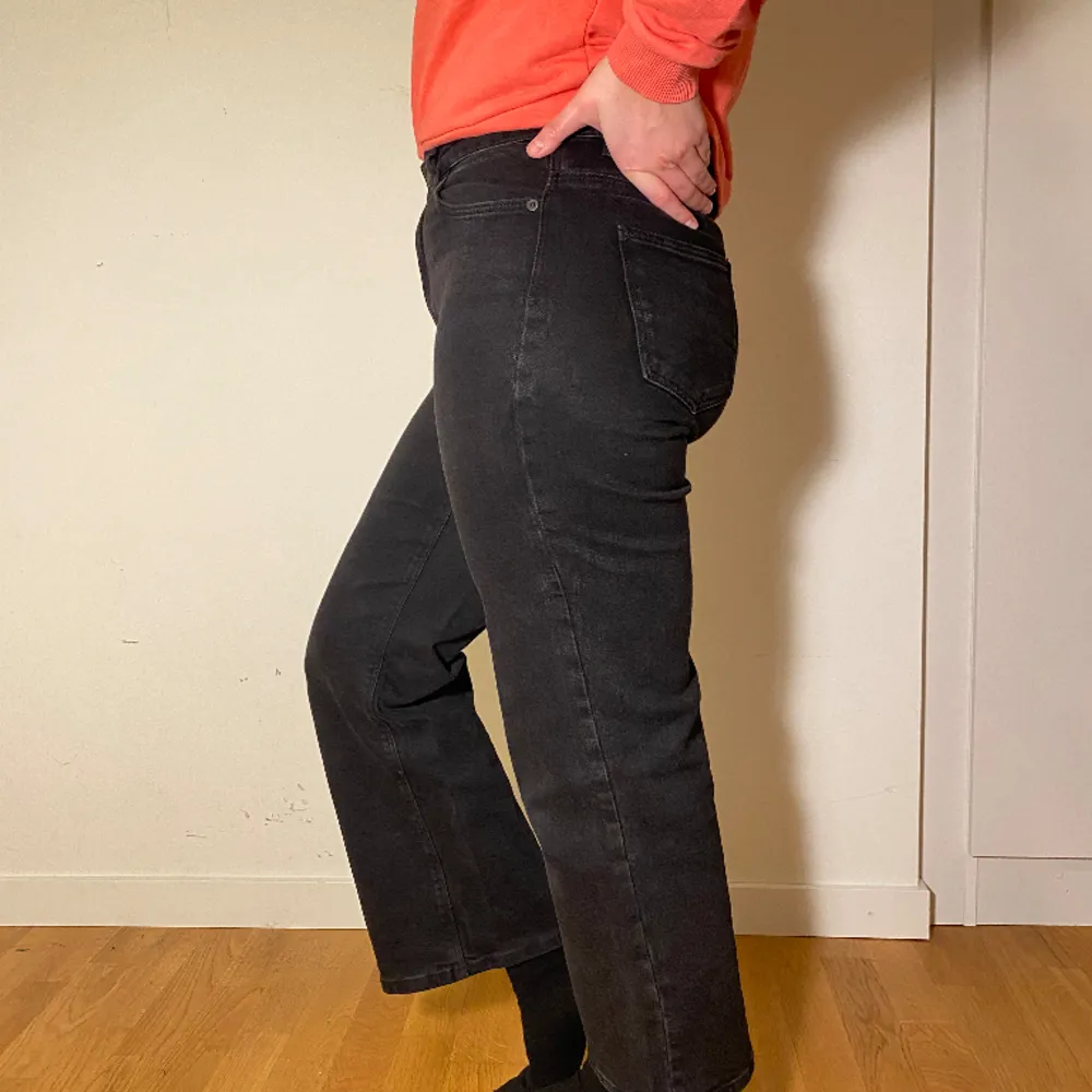 Svarta wide legs från Carin Wester  Normal midja Stretch. Jeans & Byxor.
