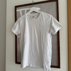 Vit t-shirt - Iprincip nyskick