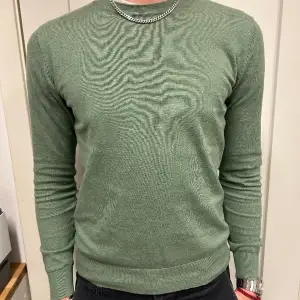 Grön tröja från dressmann i storlek S. Nypris 500kr, säljer för endast 199kr.
